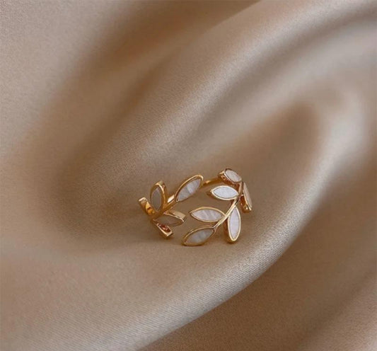 Leaf Design Adjustable Ring